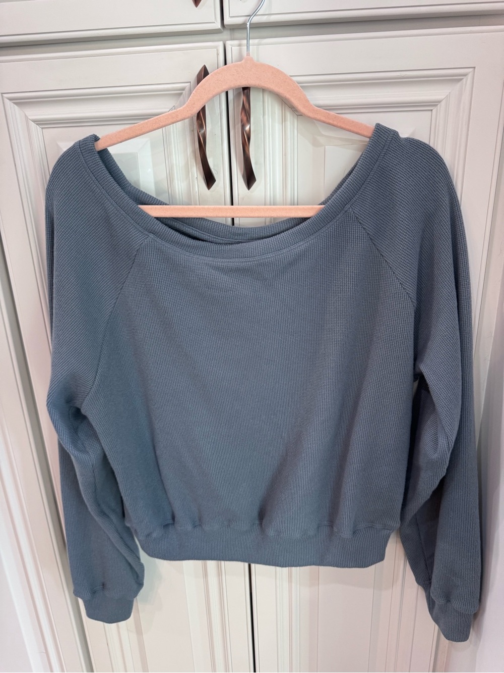 NWT Gilly Hicks Cropped Boatneck waffle Sweatshirt in Slate Blue
